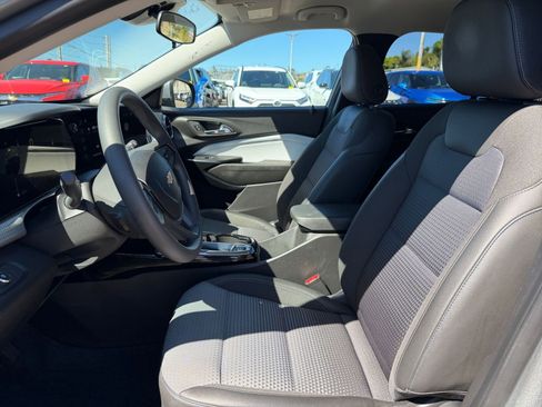 Used 2025 Chevrolet Trax LT image 24