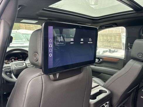 New 2026 GMC Yukon XL Denali w/ Denali Reserve Package image 8