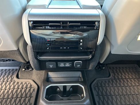 New 2025 Jeep Wagoneer Series II w/ Convenience Group I image 16