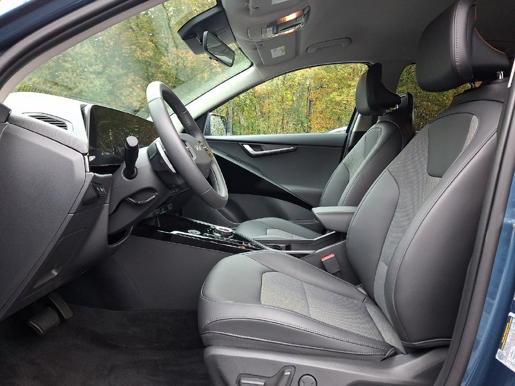 Certified 2025 Kia Niro EX w/ EX Cold Weather Package FWD image 14