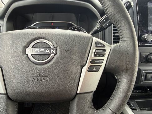 Used 2024 Nissan Titan SV w/ SV Convenience Package image 11