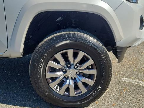 Used 2022 Toyota Tacoma SR image 5