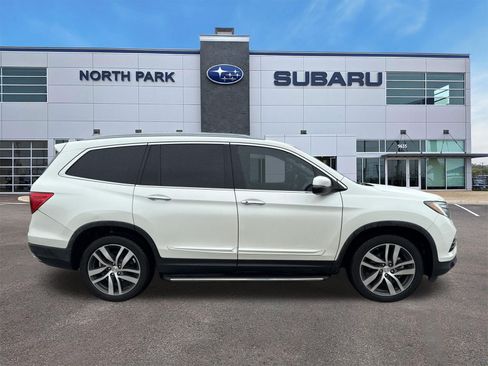 Used 2017 Honda Pilot Elite image 2