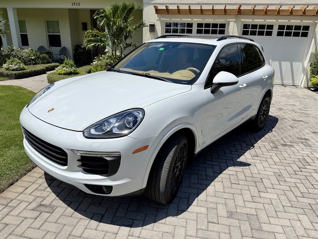 Used 2017 Porsche Cayenne AWD/4WD image 3
