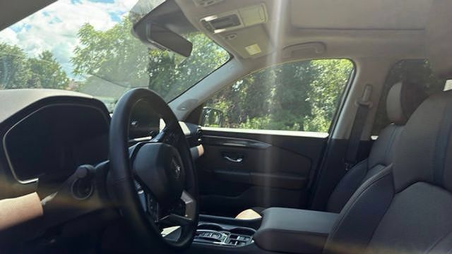 Used 2025 Honda Pilot Elite image 13