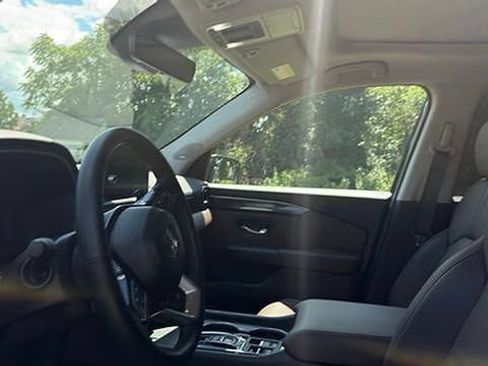 Used 2025 Honda Pilot Elite image 13