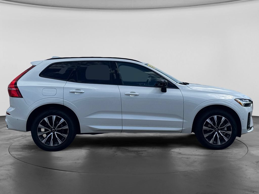 Used 2025 Volvo XC60 B5 Plus AWD/4WD image 8