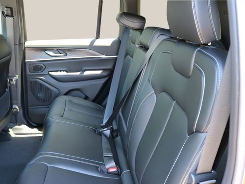 New 2026 Jeep Grand Cherokee Limited AWD/4WD image 16