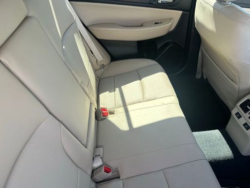 Used 2017 Subaru Outback 2.5i Limited image 19