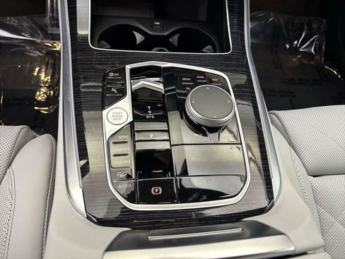 New 2026 BMW X5 xDrive40i w/ M Sport Package AWD/4WD image 23
