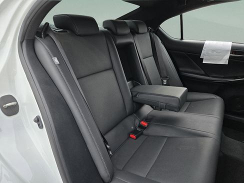 Used 2024 Lexus IS 350 F Sport RWD image 15