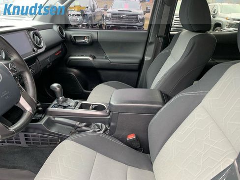 Used 2020 Toyota Tacoma TRD Sport image 18