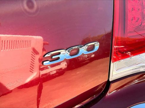 Used 2019 Chrysler 300 Limited image 29