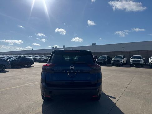 Certified 2025 Nissan Rogue SV AWD/4WD image 17
