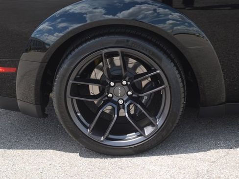 Used 2018 Dodge Challenger SRT Hellcat RWD image 28