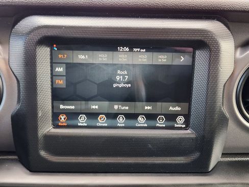 Used 2023 Jeep Gladiator Sport AWD/4WD image 17