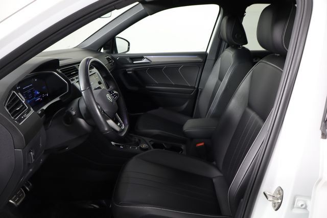 Used 2024 Volkswagen Tiguan SE R-Line AWD/4WD image 14