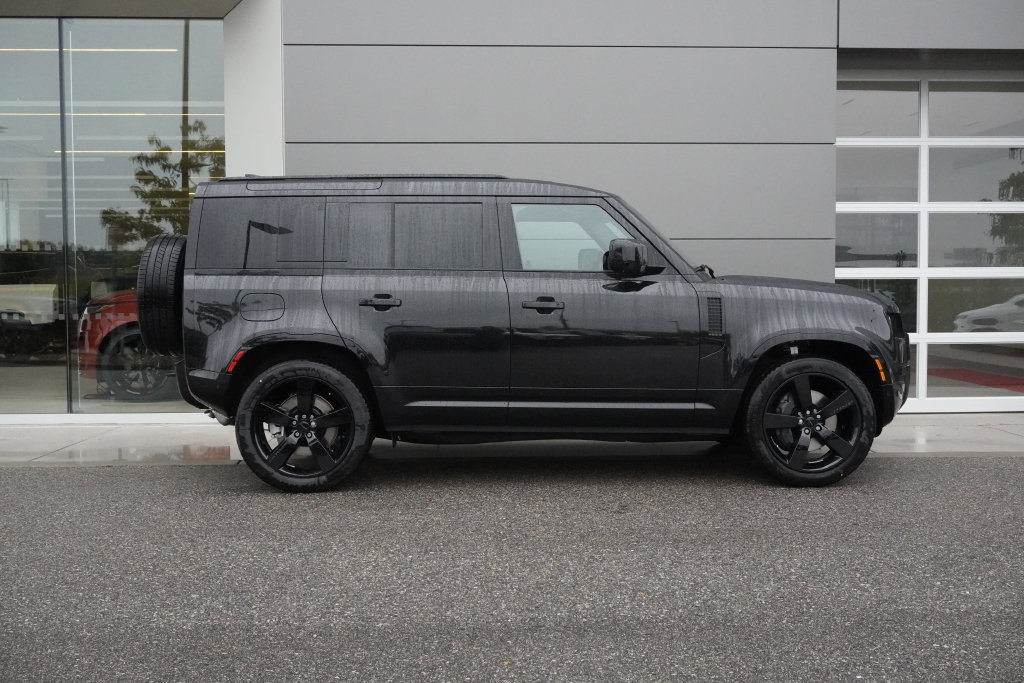 New 2026 Land Rover Defender 110 X-Dynamic SE AWD/4WD image 7