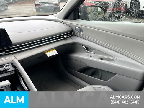 Used 2025 Hyundai Elantra SEL FWD image 26