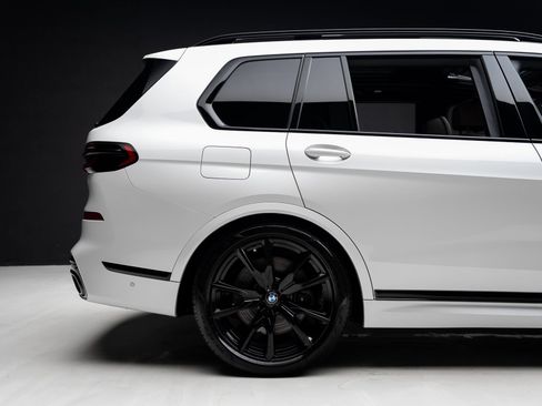 Used 2024 BMW X7 M60i AWD/4WD image 38