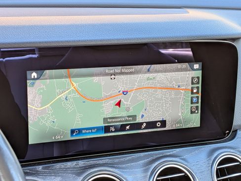 Used 2022 Mercedes-Benz E 350 4MATIC Sedan image 25