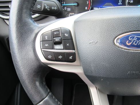 Used 2023 Ford Explorer XLT w/ Equipment Group 202A AWD/4WD image 19