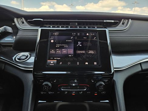 Used 2022 Jeep Grand Cherokee L Laredo w/ Luxury Tech Group I AWD/4WD image 22