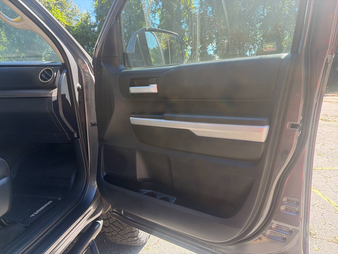 Used 2018 Toyota Tundra SR5 w/ SR5 Upgrade Package AWD/4WD image 22