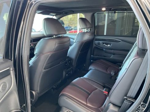 Certified 2025 Honda Pilot Black Edition image 20