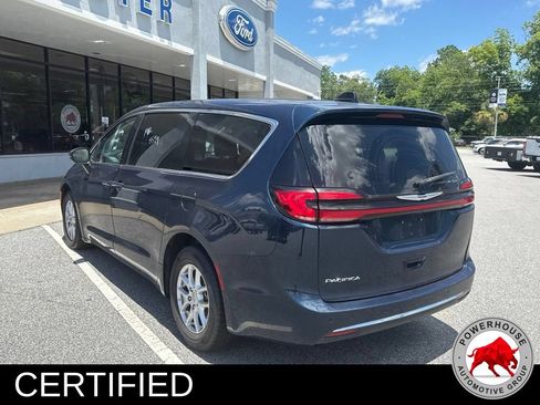 Used 2023 Chrysler Pacifica Touring-L FWD image 3