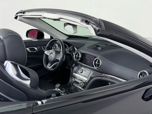 Used 2017 Mercedes-Benz SL 550 image 31