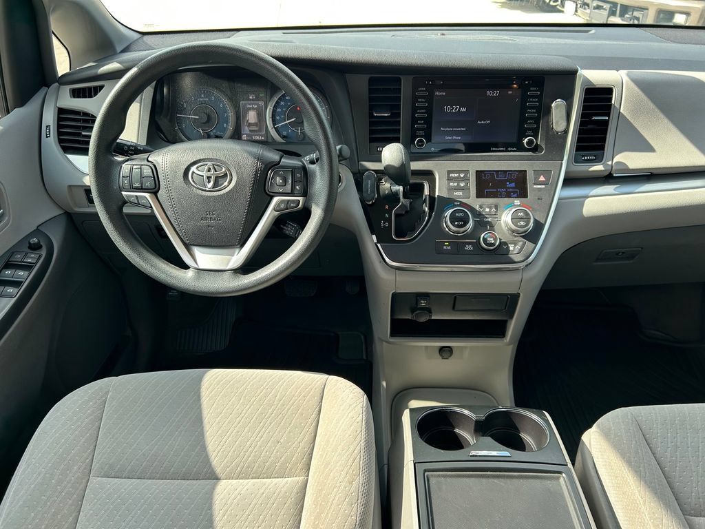 Used 2019 Toyota Sienna LE w/ LE Preferred Package FWD image 16