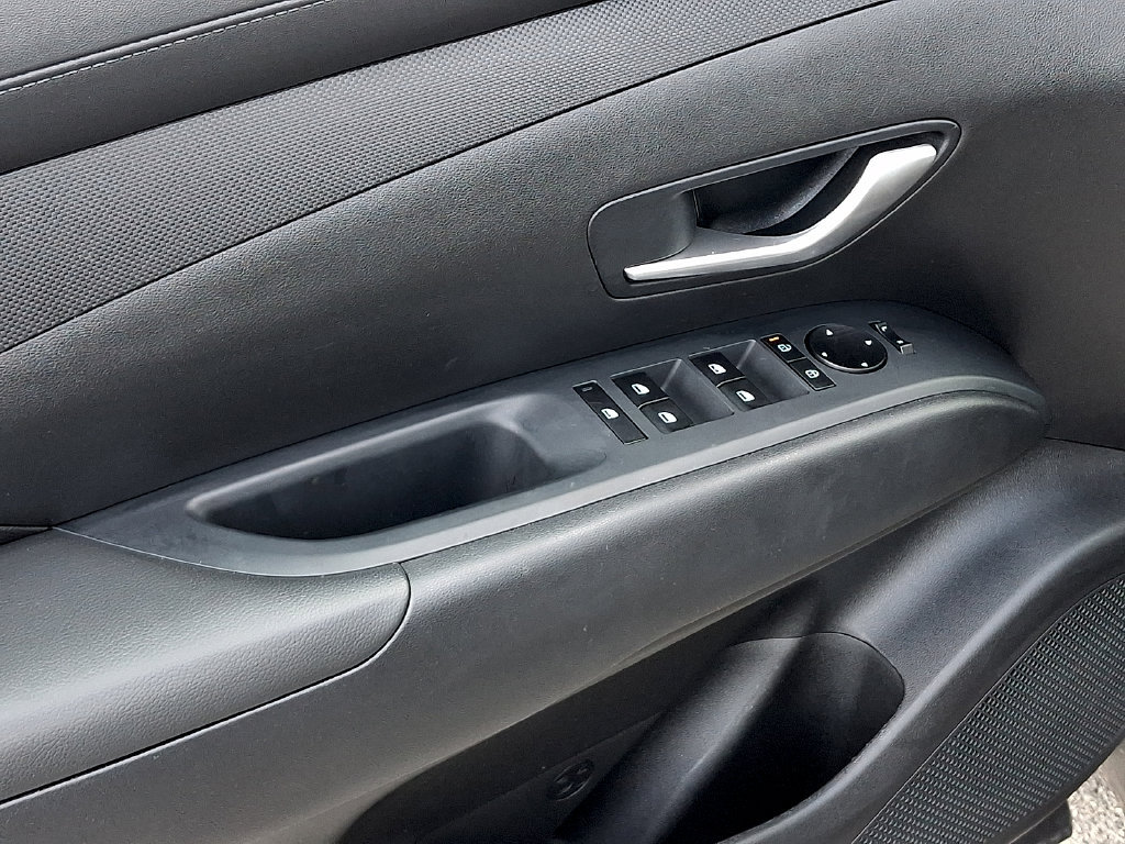 Used 2025 Hyundai Tucson SE FWD image 12