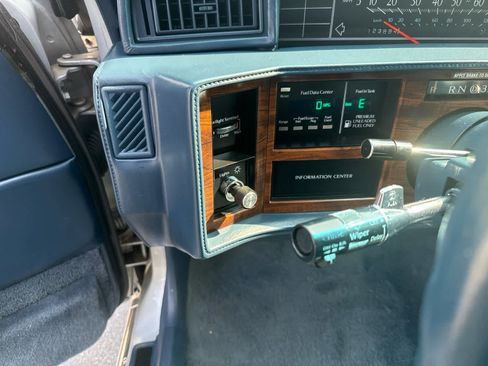 Used 1993 Cadillac De Ville Sedan FWD image 17
