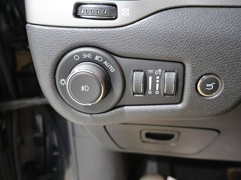 Used 2021 Jeep Cherokee Limited AWD/4WD image 31