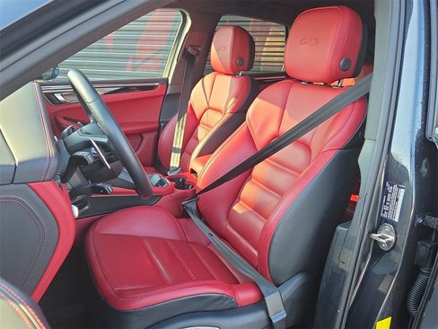 Certified 2023 Porsche Macan GTS image 5