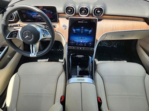 Used 2025 Mercedes-Benz C 300 Sedan image 19