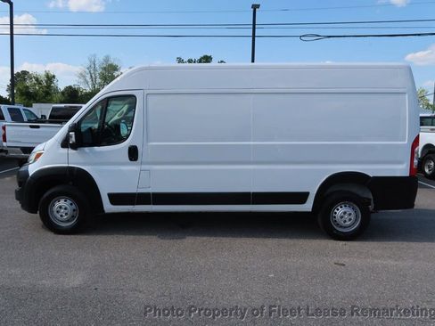Used 2024 RAM ProMaster 2500 w/ Convenience Group FWD image 2