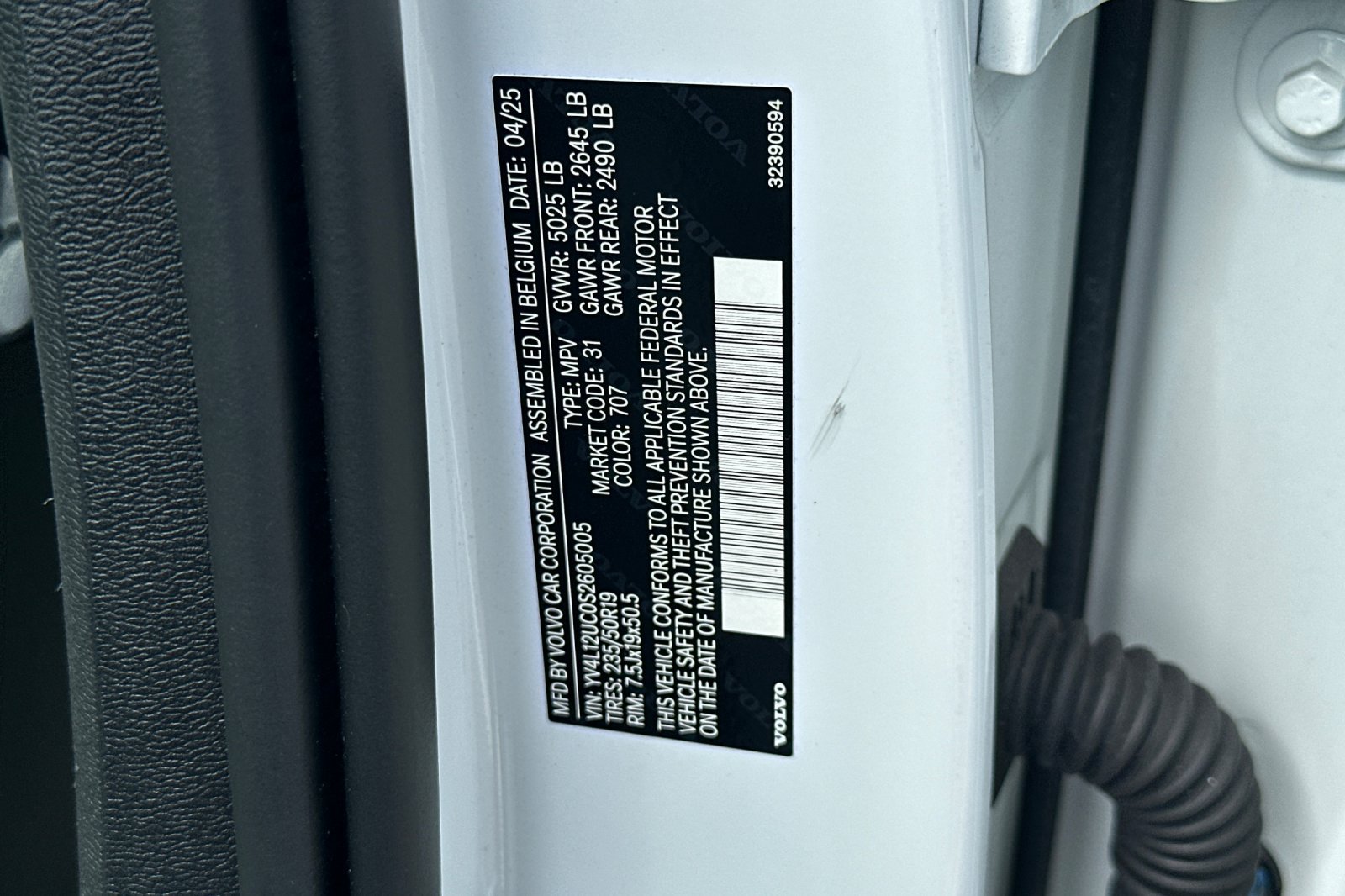 Certified 2025 Volvo XC40 B5 Plus AWD/4WD image 36