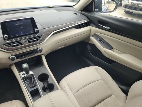 Used 2025 Nissan Altima 2.5 SV FWD image 13