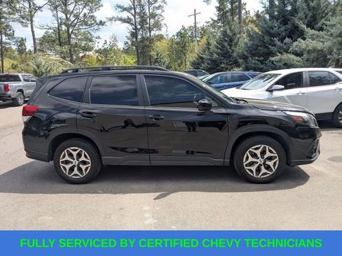 Used 2022 Subaru Forester Premium image 2