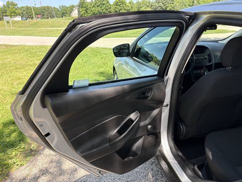Used 2018 Ford Focus S FWD image 22