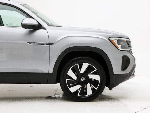 Used 2025 Volkswagen Atlas Cross Sport SE image 4