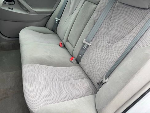 Used 2011 Toyota Camry LE image 4