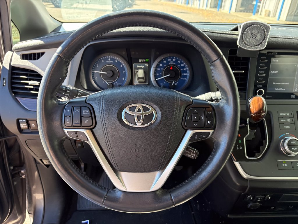 Used 2020 Toyota Sienna Limited Premium w/ Carpet Mat Package FWD image 19
