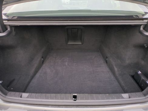 Used 2018 BMW 750i RWD image 32
