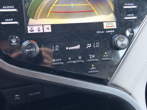 Used 2019 Toyota Camry SE w/ Audio Package FWD image 25