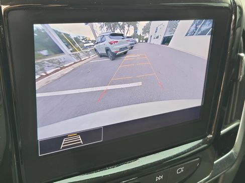 Used 2021 Chevrolet Traverse LT image 8