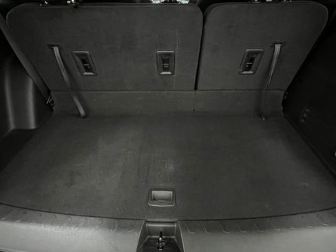 Used 2022 Chevrolet Traverse LT image 28