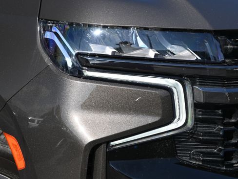 Used 2021 Chevrolet Tahoe Z71 w/ Rear Media and Nav Package image 13